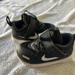Nike toddler boy sneakers size 5